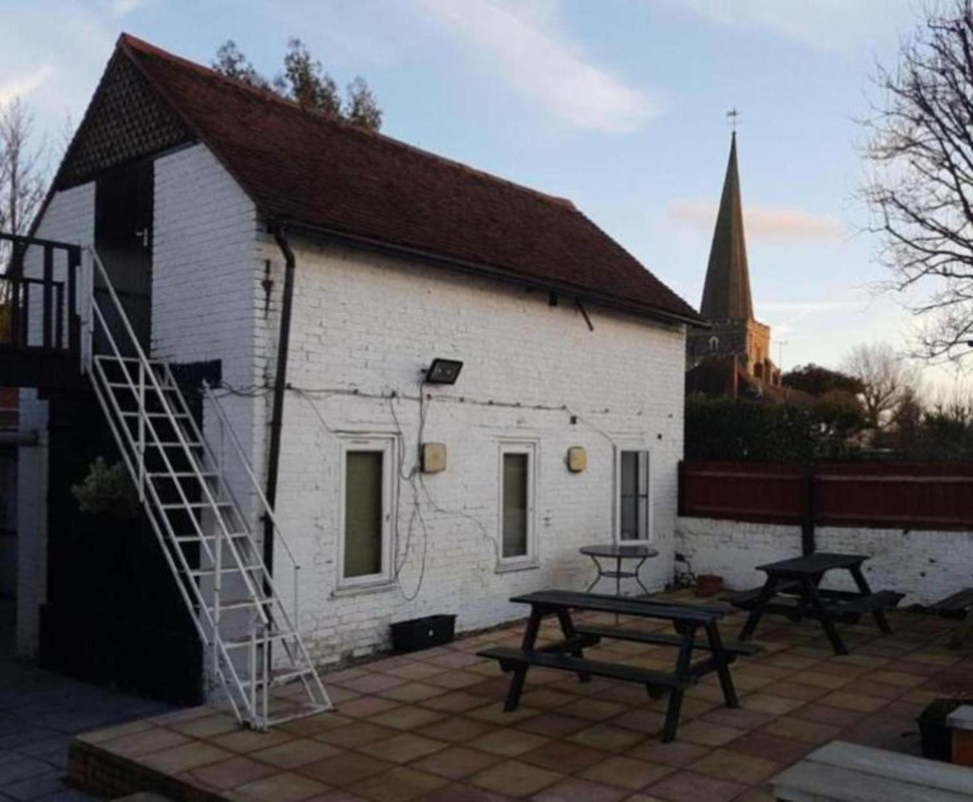 Swan Inn, Heathrow Airport Stanwell Exterior foto